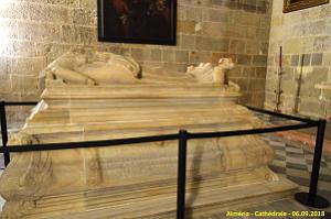 28 LA CATHEDRALE ET LE FORTERESSE DE L INCARNATION (76)